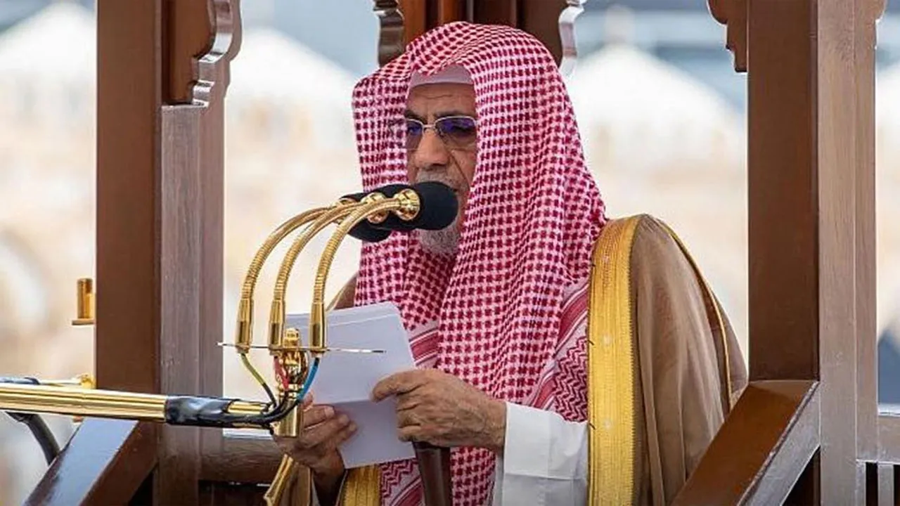 গুজব ও যাচাইবিহীন তথ্য ছড়ানোর বিরুদ্ধে সতর্কতা কাবার খুতবায়