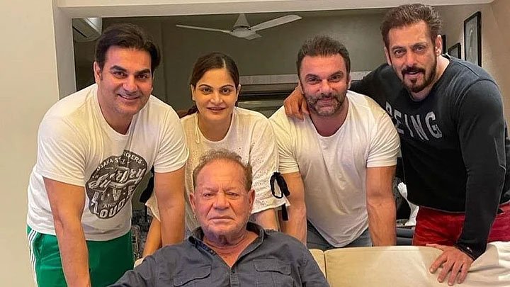 Salim-Khan-with-family