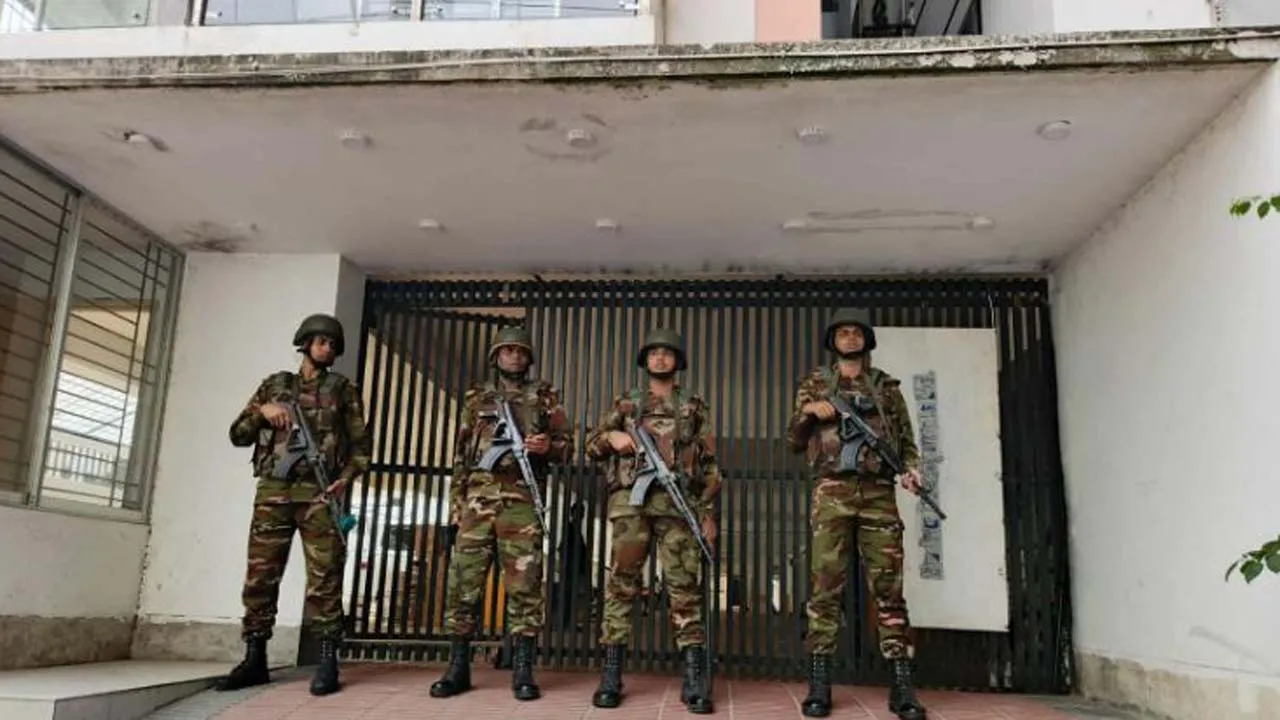 হাজী সেলিমের বাড়ি ঘিরে রেখেছে সেনাবাহিনী