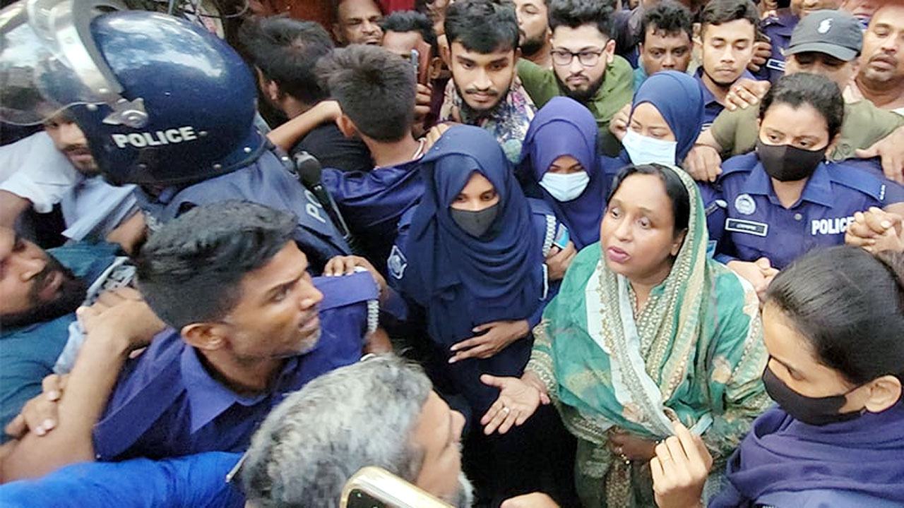 রাতভর অভিযান, সকালে গ্রেফতার আইভী