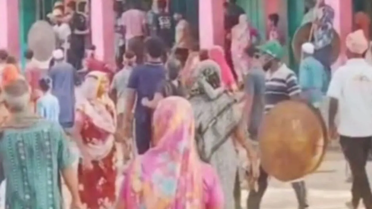সালথায় সাঁকো নির্মাণ নিয়ে সংঘর্ষ, আহত ১০