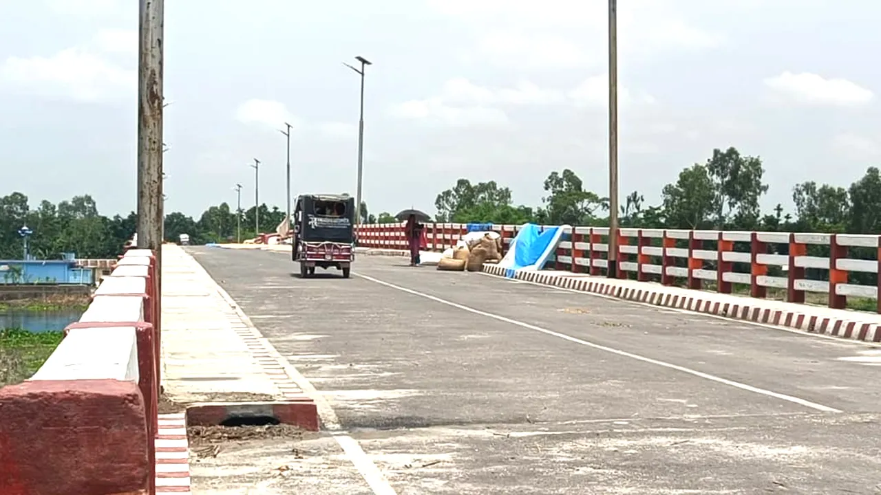 সানিয়াজান সেতুতে বদলে গেছে ৩০ হাজার মানুষের জীবনযাত্রা