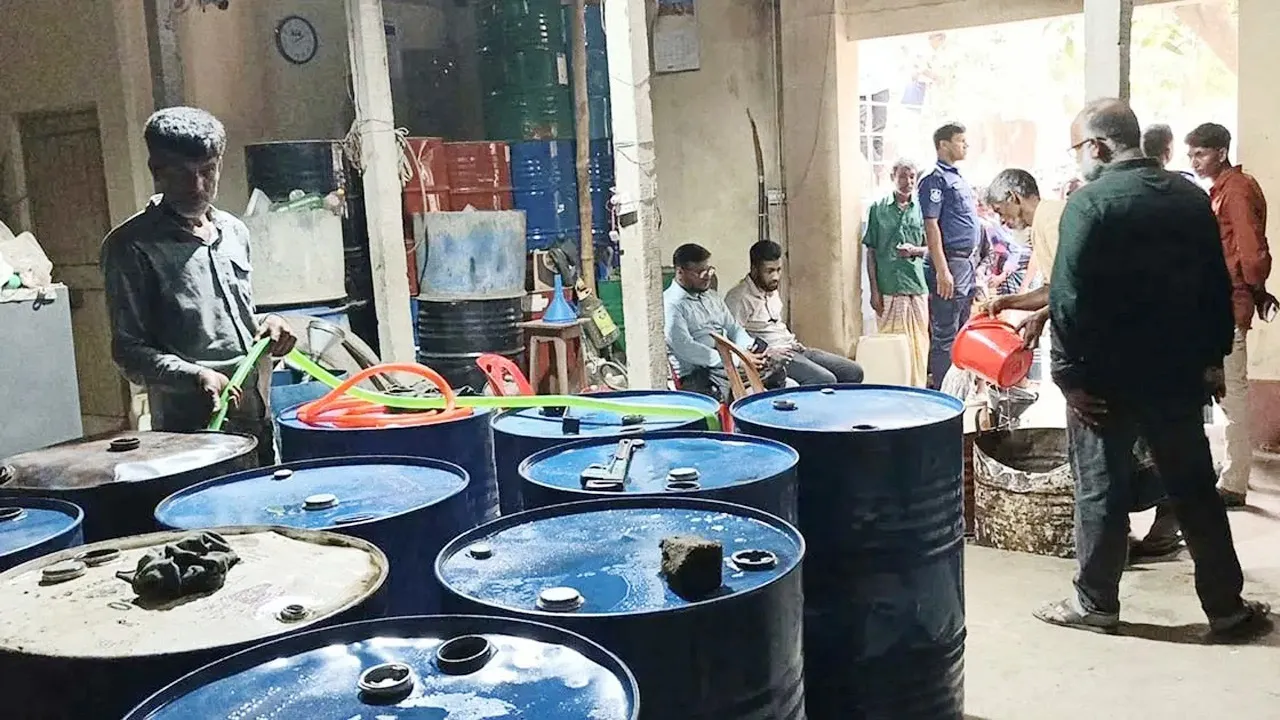 সারিয়াকান্দিতে ৪ হাজার লিটার ডিজেল জব্দ