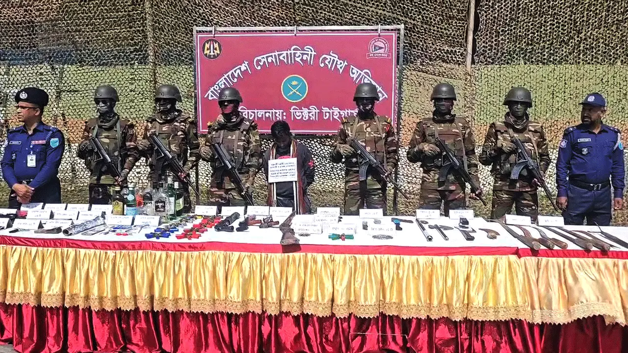 শরীয়তপুরে যৌথবাহিনীর অভিযানে আগ্নেয়াস্ত্রসহ আটক ২