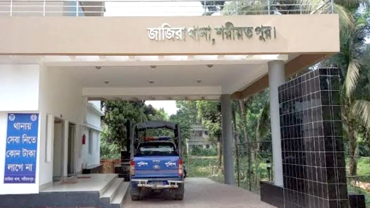 জাজিরায় বাসচাপায় আহত হকারের মৃত্যু