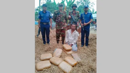 সরিষাবাড়িতে ১৮ কেজি গাঁজা ও দেশীয় অস্ত্রসহ গ্রেফতার ১