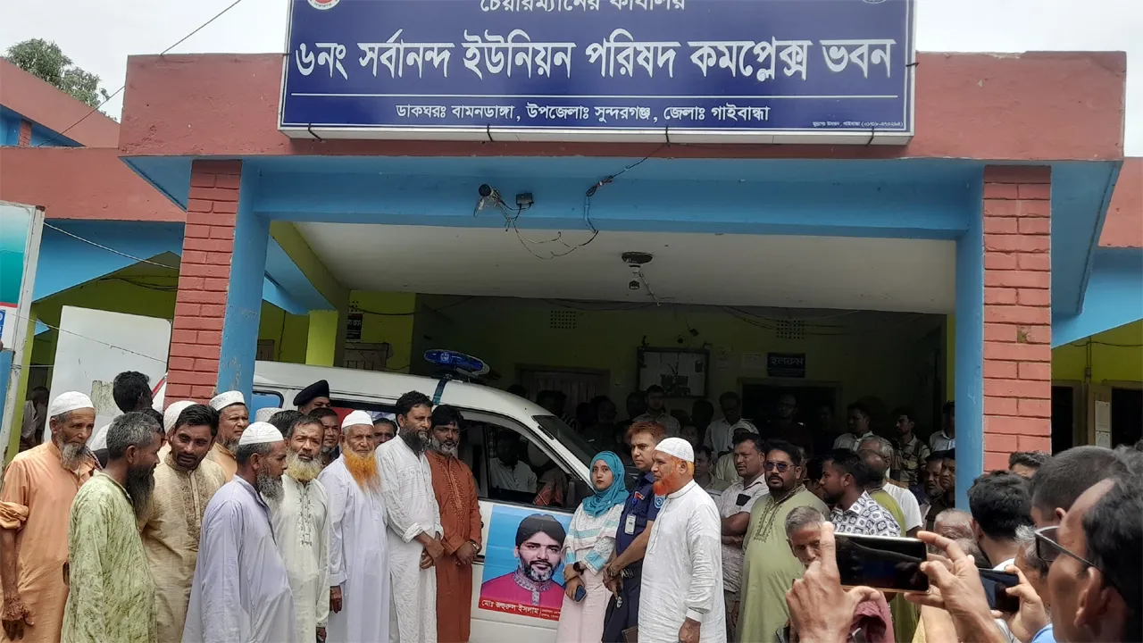সুন্দরগঞ্জে ইউপি চেয়ারম্যানের সহায়তায় বিনামূল্যে অ্যাম্বুলেন্স সেবার উদ্বোধন