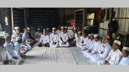 সাঁথিয়ায় এনসিপির আয়োজনে খালেদা জিয়ার দোয়া ও খাবার বিতরণ