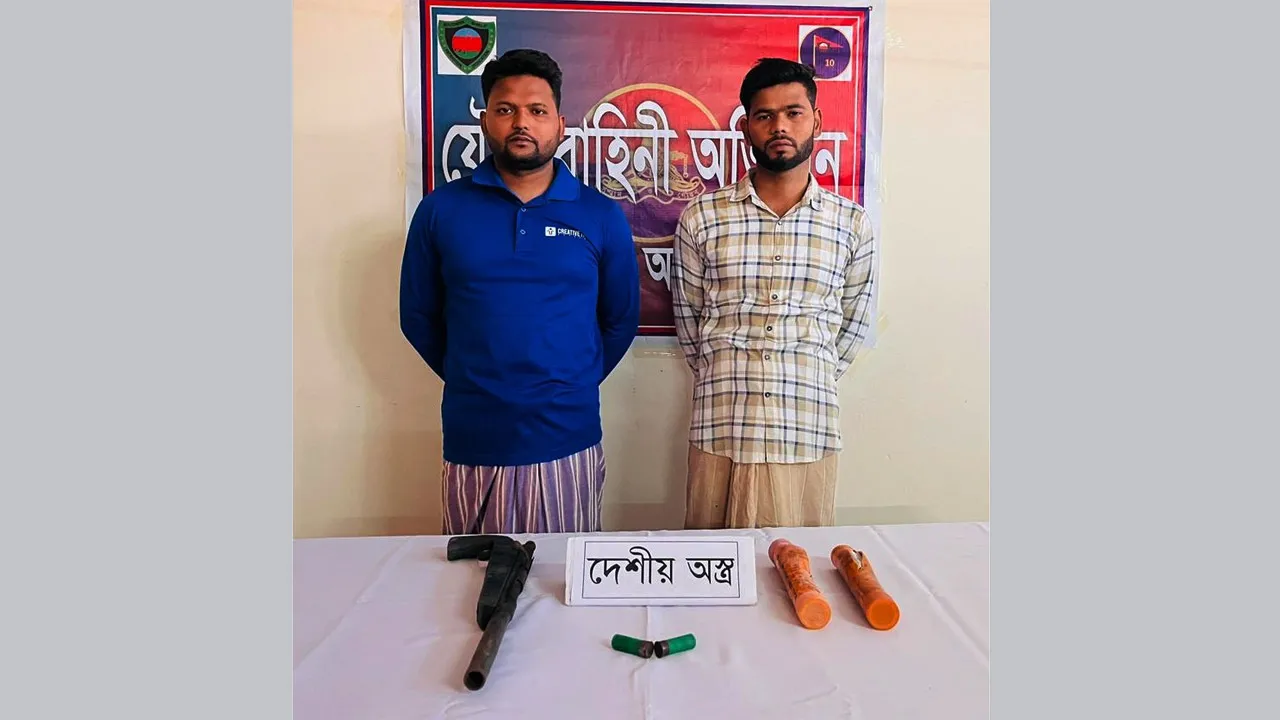 সাতকানিয়ায় ছাত্রদল নেতার বাড়ি থেকে অস্ত্র-গুলি ও হাতবোমা উদ্ধার