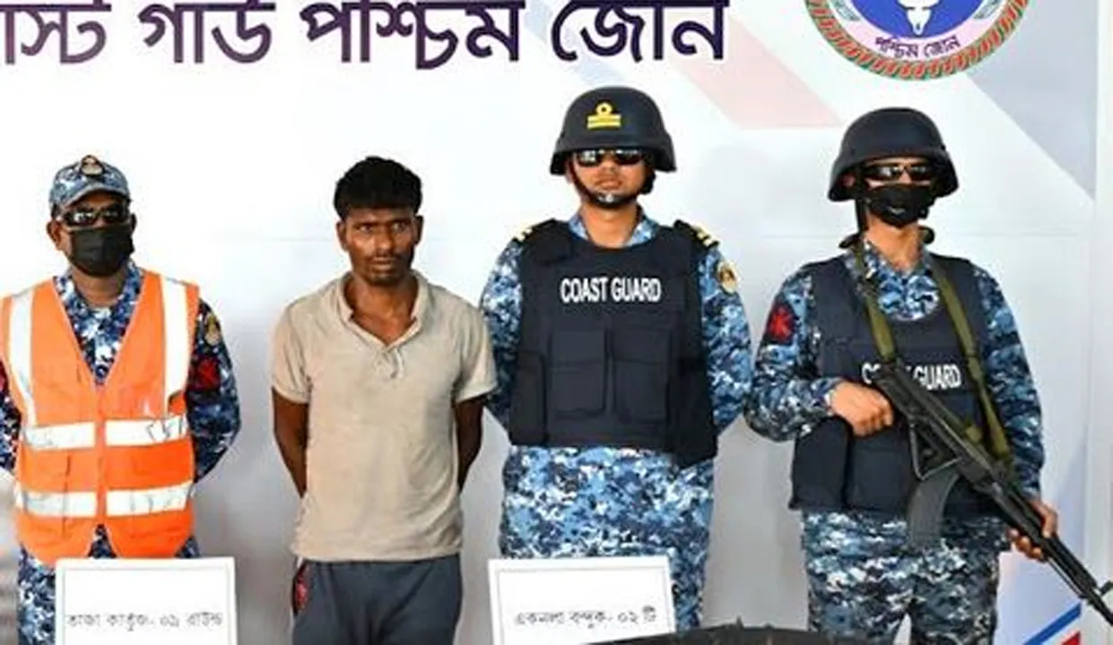 সাতক্ষীরায় অস্ত্র ও গোলাবারুদসহ দয়াল বাহিনীর সদস্য আটক