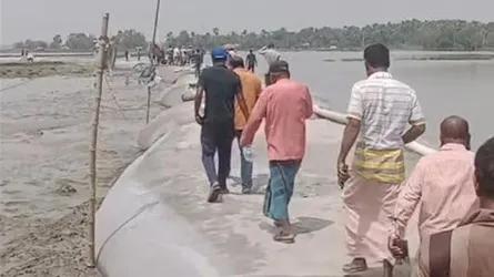 সাতক্ষীরার আশাশুনিতে বিকল্প রিংবাঁধ সম্পন্ন, লোকালয়ে পানি প্রবেশ বন্ধ