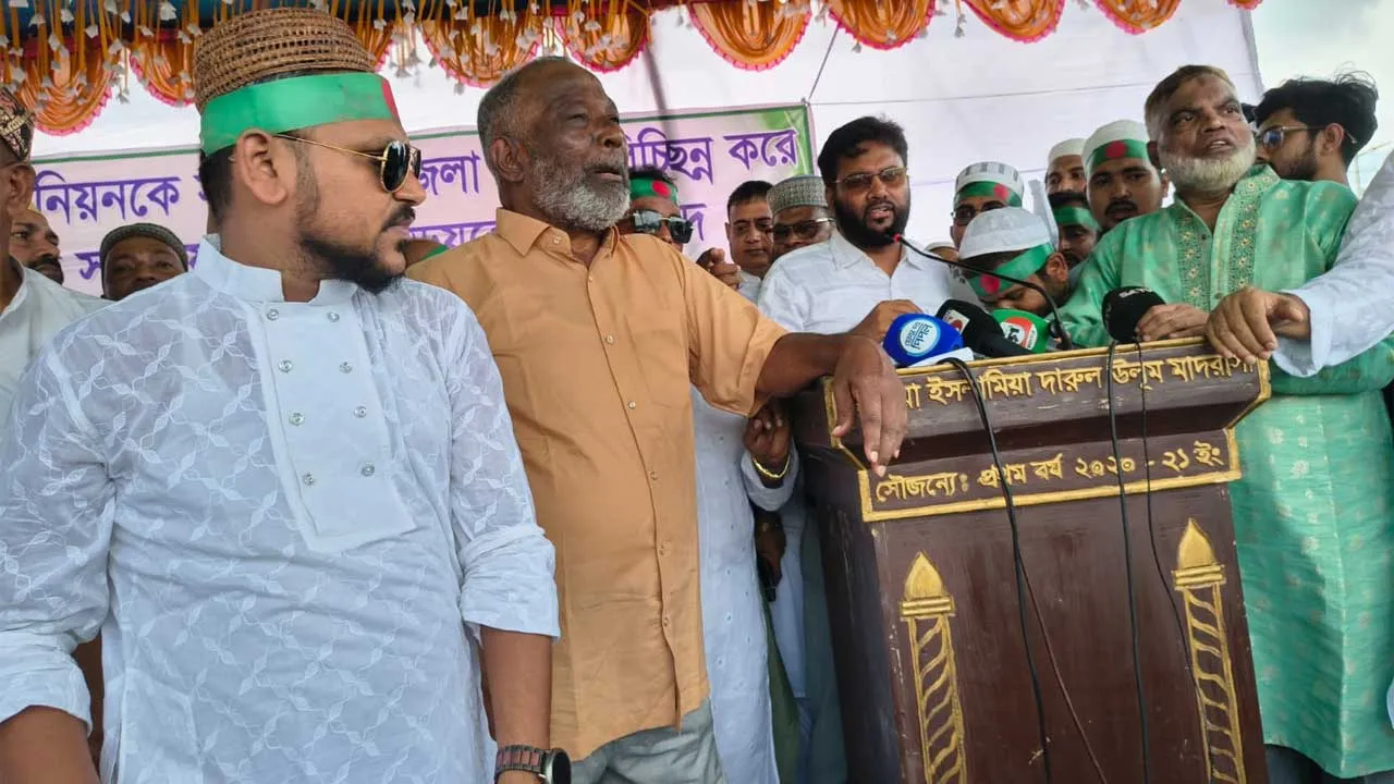 তিন ইউনিয়ন কেরানীগঞ্জে অন্তর্ভুক্তির অভিযোগে সাভারে বিক্ষোভ-সমাবেশ