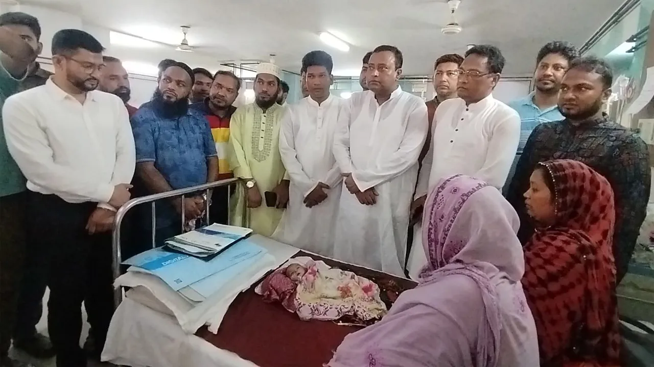 সাভারে কুড়িয়ে পাওয়া শিশুর চিকিৎসার দায়িত্ব নিলেন বিএনপি নেতা