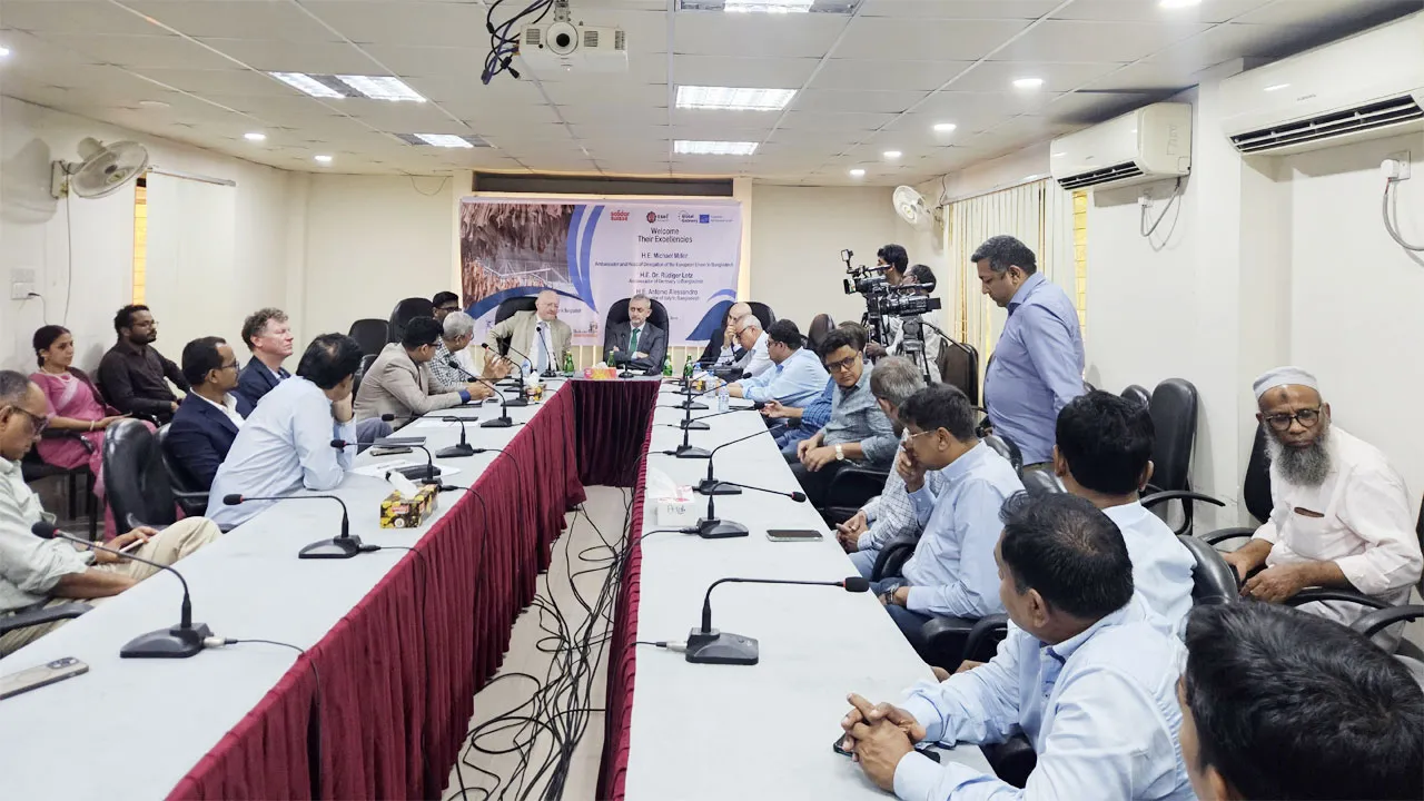 সাভারের ট্যানারিতে সিইটিপি পরিদর্শনে ইইউ প্রতিনিধি দল