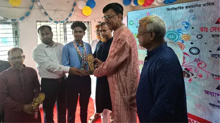 সাভার মডেল কলেজে এইচএসসি পরীক্ষার্থীদের বিদায় সংবর্ধনা