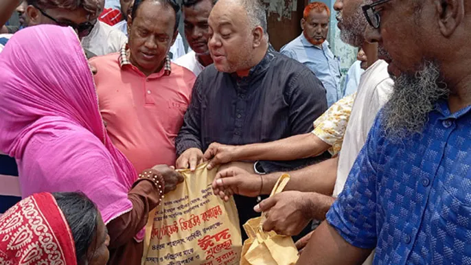 ধামরাইয়ে বিএনপির উদ্যোগে ৮০০ মানুষের মাঝে ঈদসামগ্রী বিতরণ