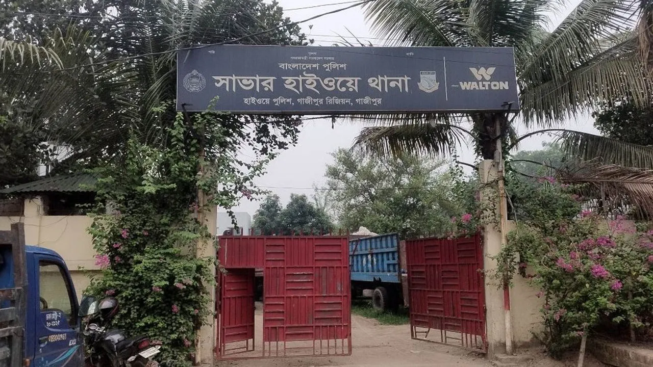 সাভারে বাসের নিচে চাপা পড়ে নিহত ২