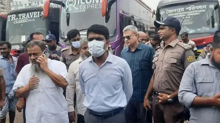 সায়েদাবাদ বাসস্ট্যান্ডে পরিত্যক্ত বাস অপসারণ ও জরিমানা