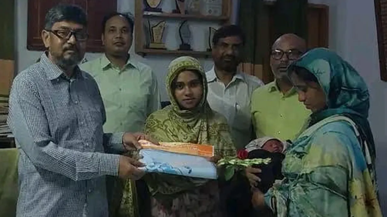 সকালে হাসপাতালে সন্তান প্রসব, দুপুরে এইচএসসি পরীক্ষা দিলেন উম্মি