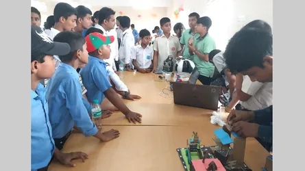 ফেনীতে ফুলকুঁড়ি বিজ্ঞানমেলায় শিশু-কিশোরদের ভিড়