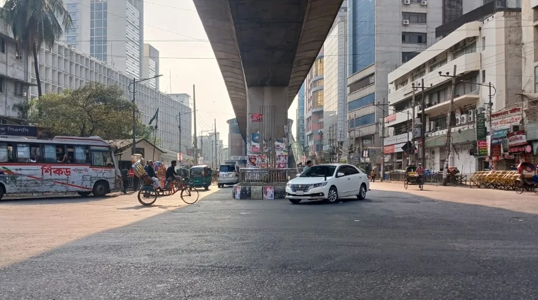 জনবহুল রাজধানী এখন ফাঁকা : নেই চিরচেনা যানজট
