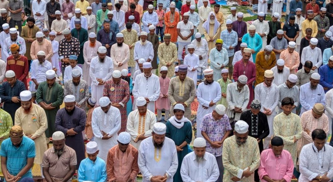 শোলাকিয়া ঈদগাহে মুসল্লিদের ঢল