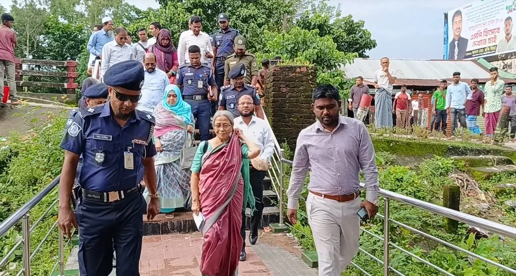 টাঙ্গুয়ার হাওরে নিষিদ্ধ জালের ব্যবহার নিয়ে উদ্বেগ প্রকাশ উপদেষ্টা ফরিদা আক্তারের