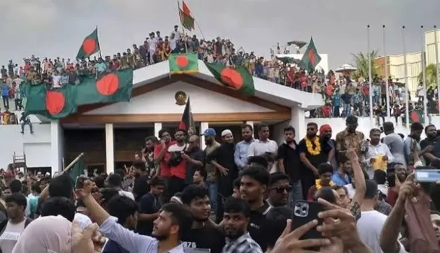 রাষ্ট্র সংস্কারেই নিহিত ভবিষ্যৎ স্থিতিশীলতা : নতুন স্বপ্ন ও  অনিশ্চয়তার দোলাচল