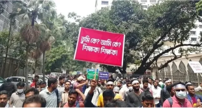 শিক্ষকরা চান আগে পদায়ন সরকার দিতে চায় প্রশিক্ষণ