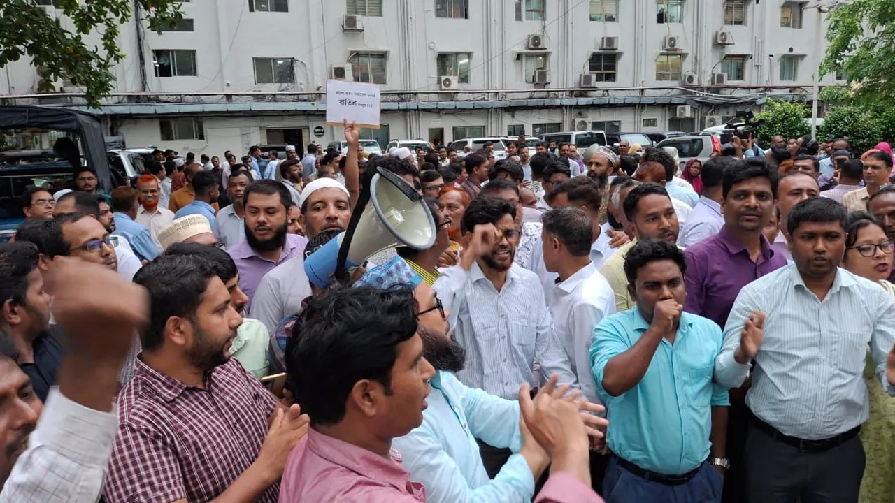 চাকরি অধ্যাদেশের কিছু ধারা অপপ্রয়োগের আশঙ্কা আছে : ফাওজুল কবির