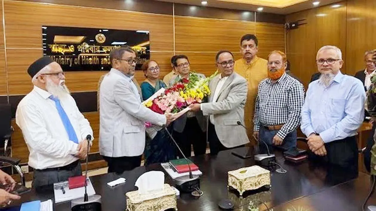 সদ্য বিদায়ী স্বাস্থ্য সচিব সাইদুর রহমানের সম্মানে মন্ত্রণালয়ে বিদায় অনুষ্ঠান