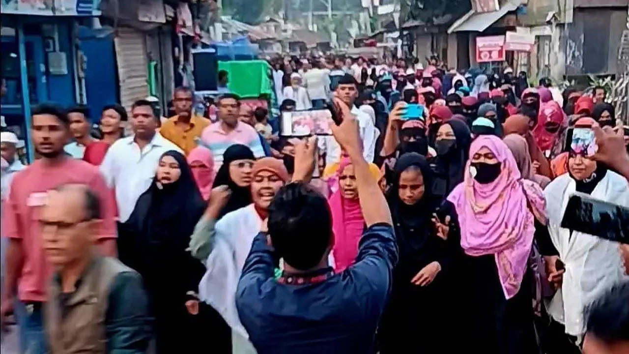 সেনবাগে বিএনপির মনোনয়ন পরিবর্তনের দাবিতে গণমিছিল