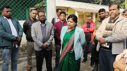 শ্রীবরদীতে শ্রেণিকক্ষের তালা ভেঙে প্রাথমিক বিদ্যালয়ের বার্ষিক পরীক্ষা নিলেন ইউএনও