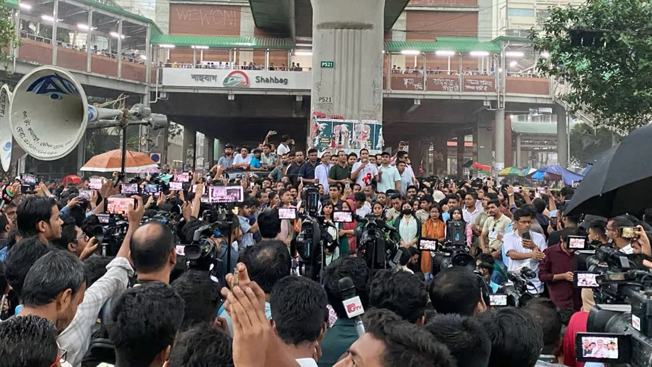 শাহবাগ ছেড়েছে ছাত্রদল, যান চলাচল স্বাভাবিক