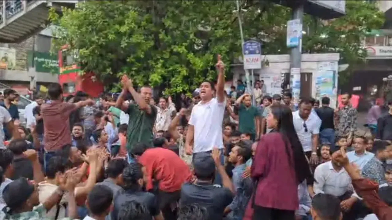 শাহবাগ মোড় অবরোধ ছাত্রদলের