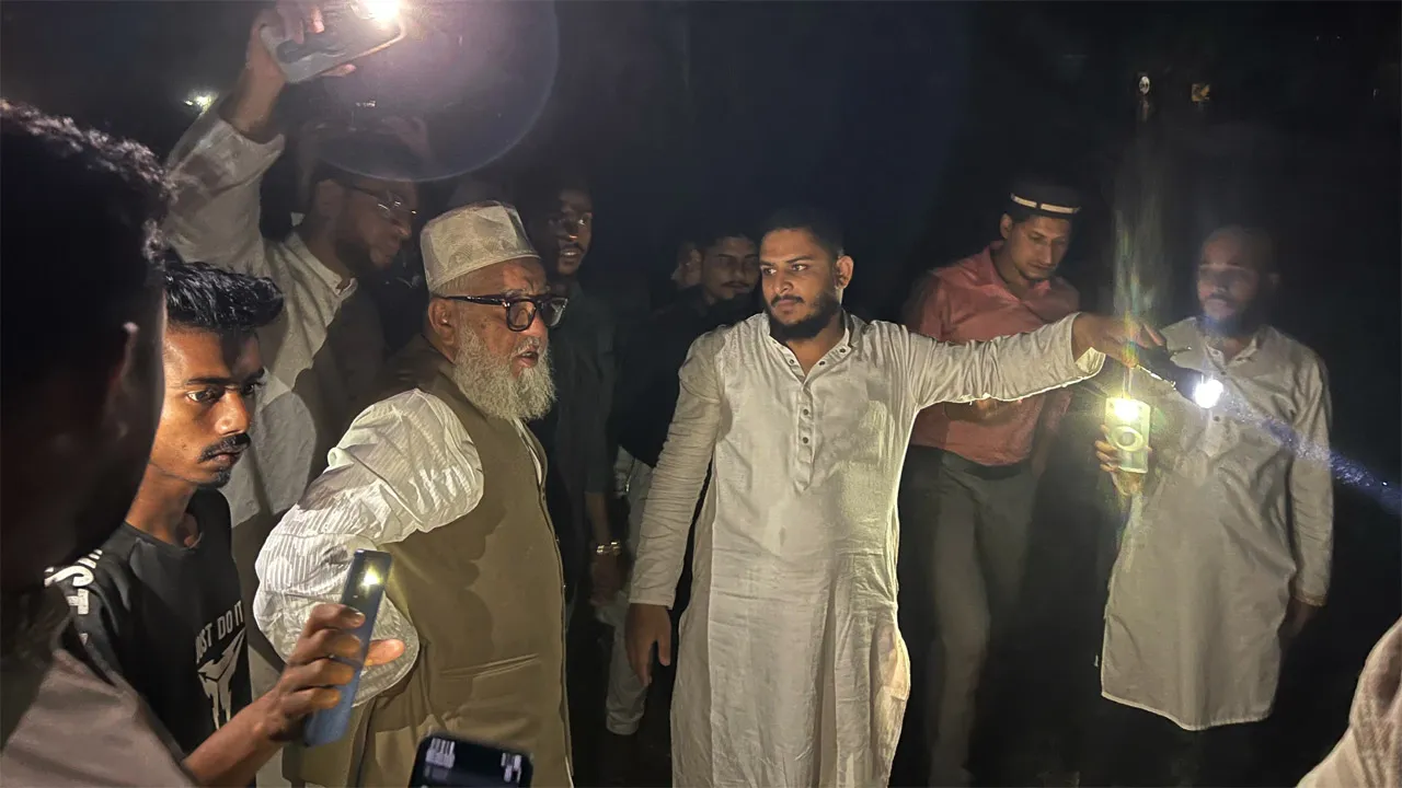 লোহাগাড়ায় টংগাবতি খাল পরিদর্শনে শাহজাহান চৌধুরী