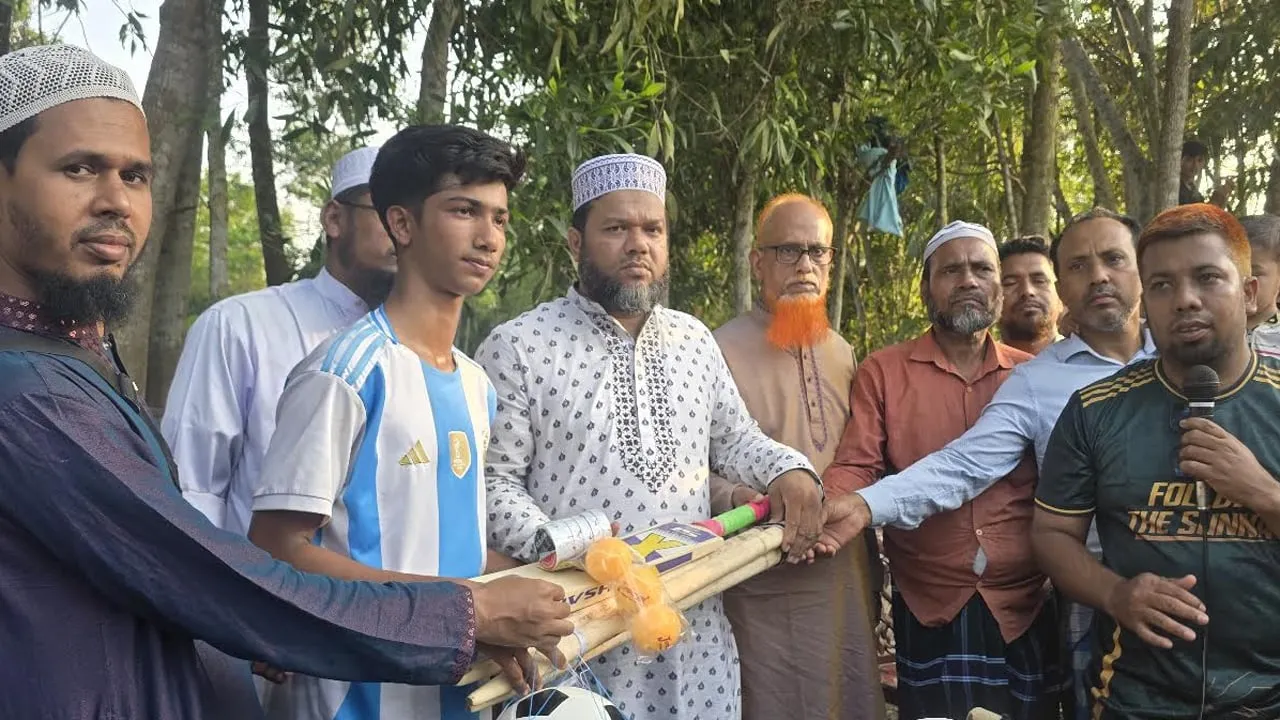 শাহরাস্তিতে স্বাধীনতা দিবসে ক্রীড়া সামগ্রী বিতরণ জামায়াতের