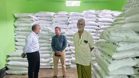 শৈলকুপায় অবৈধ সার মজুদকারীকে জরিমানা