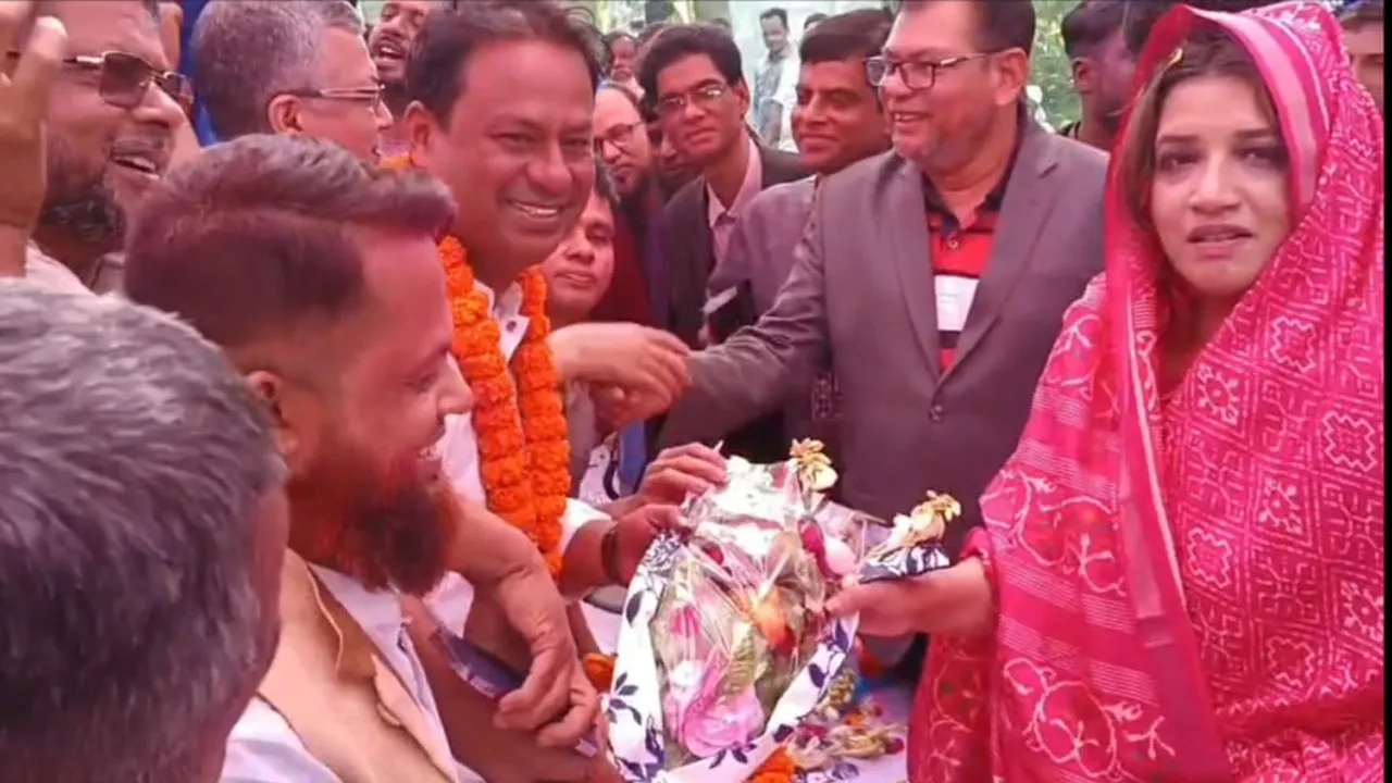 ভালোবাসা ও ফুলেল শুভেচ্ছায় সিক্ত শামা ওবায়েদ