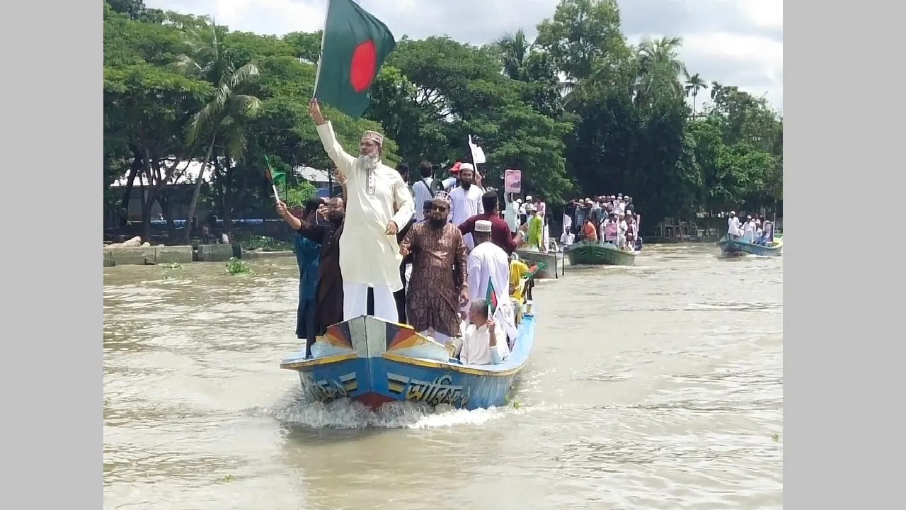 পিরোজপুরে শতাধিক ট্রলার নিয়ে জামায়াতের নৌ র‌্যালি