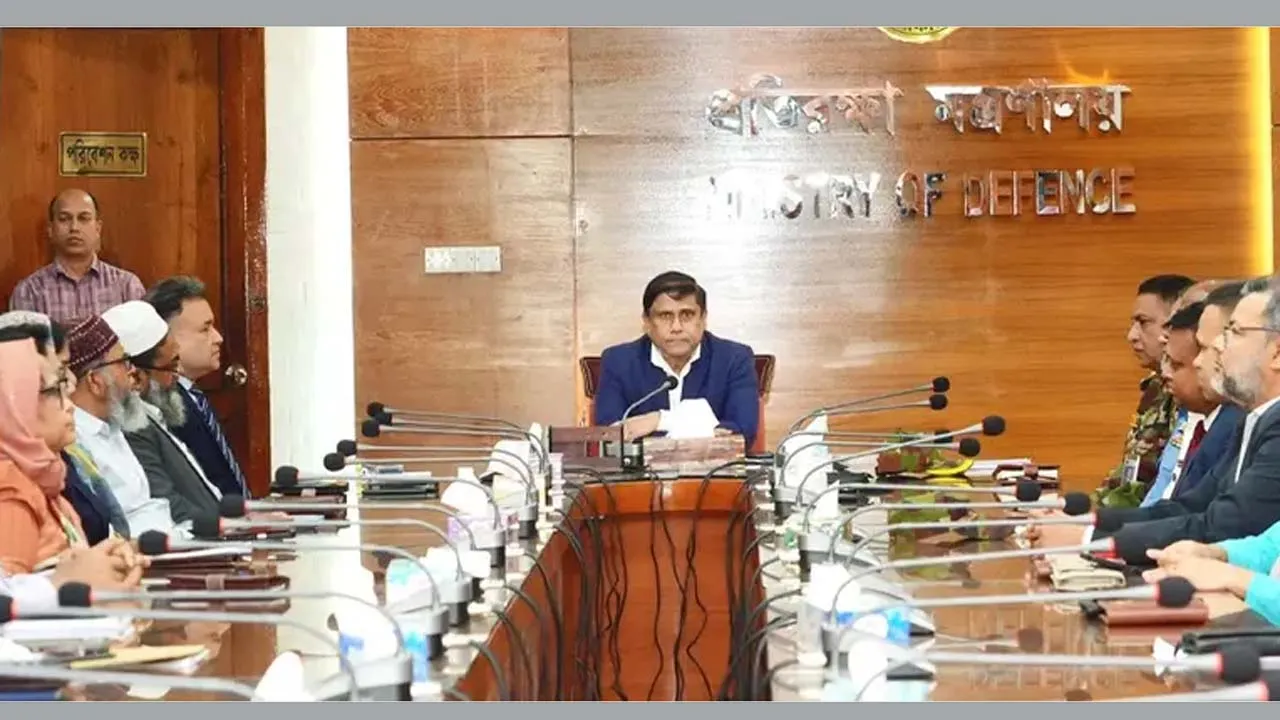 প্রতিরক্ষা মন্ত্রণালয় পরিদর্শন করলেন প্রধানমন্ত্রীর প্রতিরক্ষা উপদেষ্টা