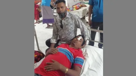 লালমোহনে সেচ্ছাসেবক দলের নেতার ওপর দুর্বৃত্তদের হামলা