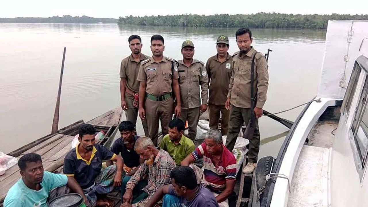 সুন্দরবনের অভয়ারণ্যে মাছ ধরার অপরাধে ৭ জেলে আটক, নৌকা-জাল জব্দ