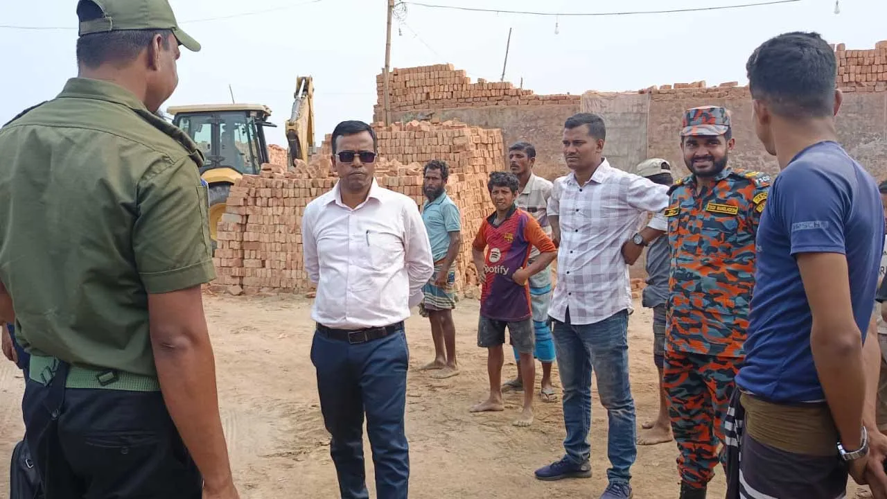 শাহরাস্তিতে দুই ইটভাটা মালিককে ৮ লাখ টাকা জরিমানা