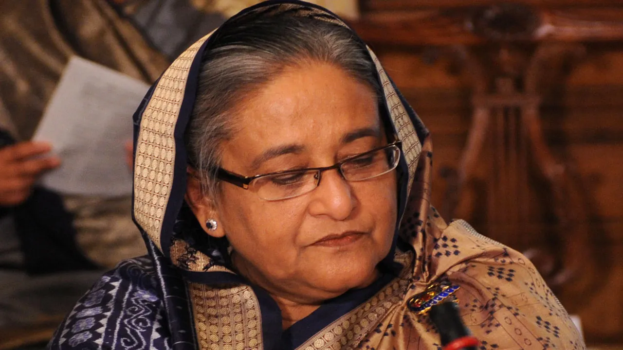 হাসিনা দেশে ফিরবেন ঢাকা তাকে চায় দিল্লির বাধা কোথায়