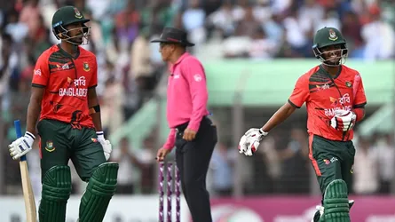 অস্ট্রেলিয়ার বিপক্ষে প্রথম ম্যাচে বাংলাদেশের স্বল্প পুঁজি