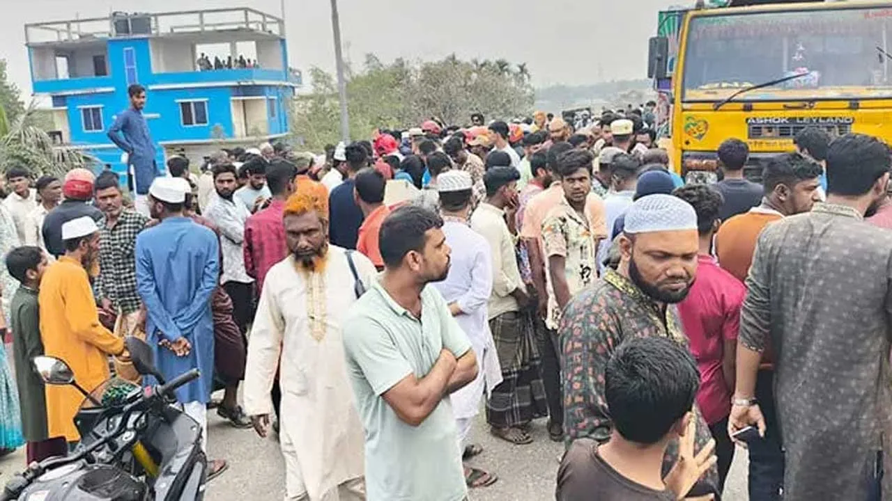 জামালপুরে ট্রাকচাপায় মোটরসাইকেল আরোহী বাবা-ছেলে নিহত