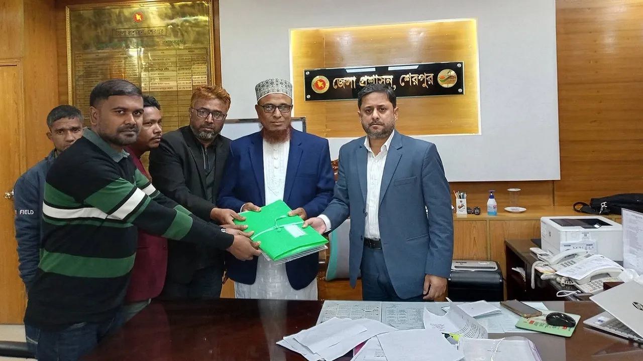 আইনি লড়াই শেষে মনোনয়নপত্র জমা দিলেন এবি পার্টির আব্দুল্লাহ