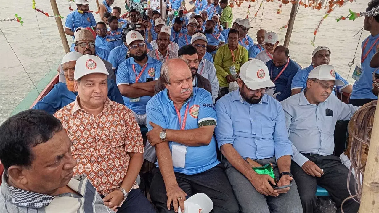 শিবচরে পদ্মায় ঢাকার সাংবাদিক নেতাদের ঈদ পুনর্মিলনী ও নৌবিহার