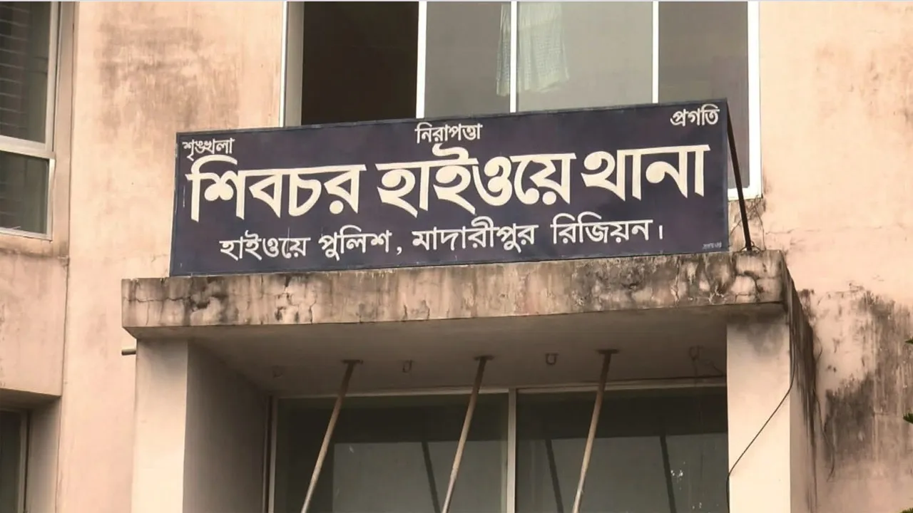 শিবচরে এক্সপ্রেসওয়েতে সড়ক দুর্ঘটনায় যুবক নিহত